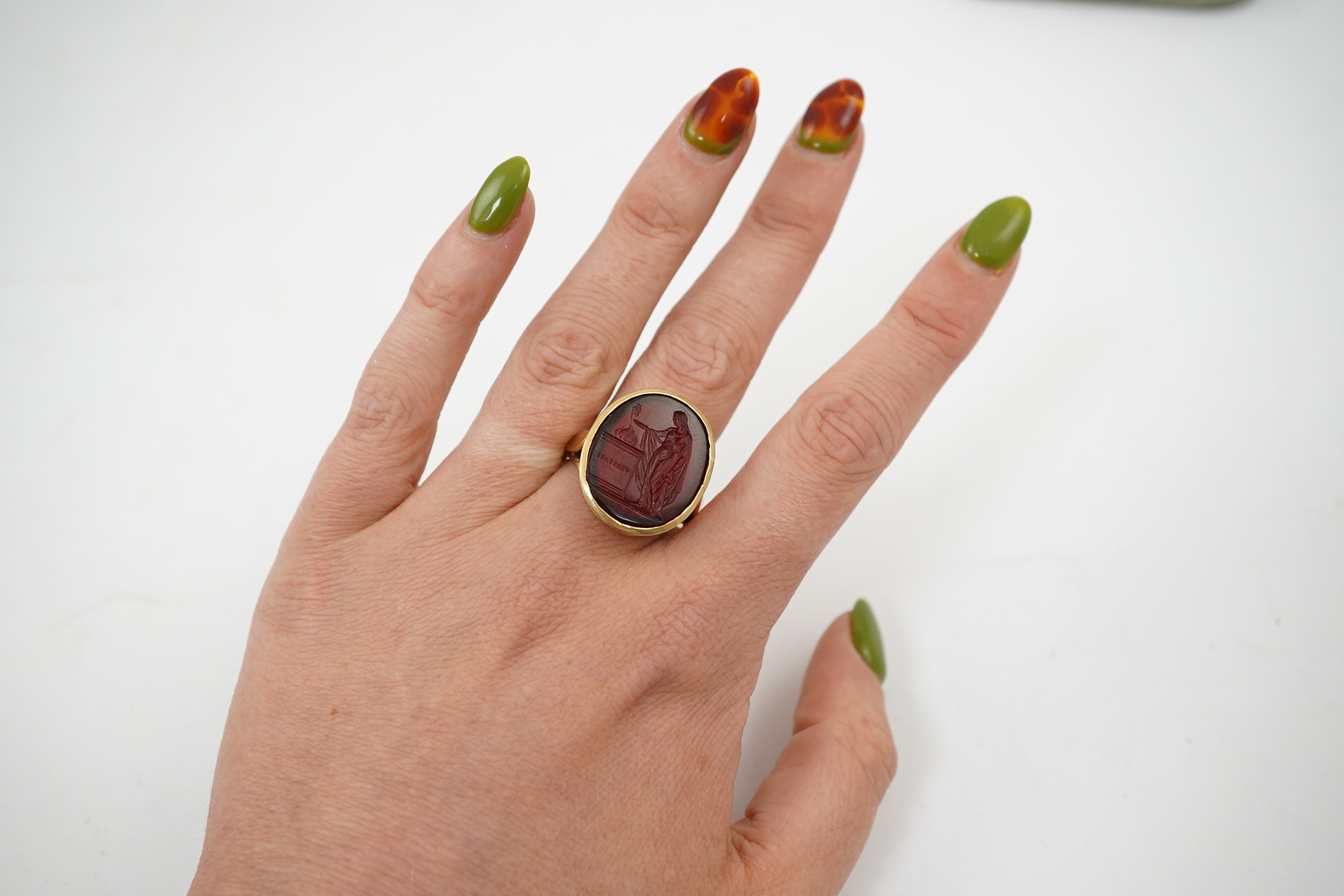 A glass intaglio ring, early 20th century